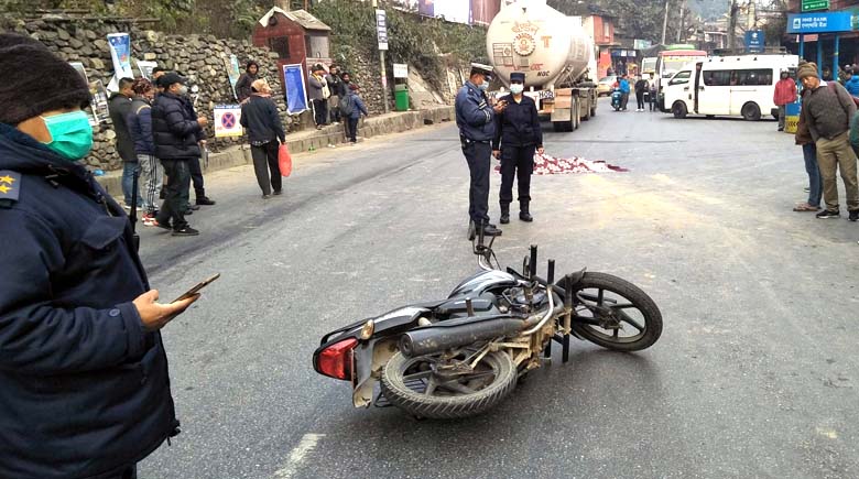 वीरगन्जमा मोटरसाइकल आपसमा ठोक्किदा एक युवकको मृत्यु