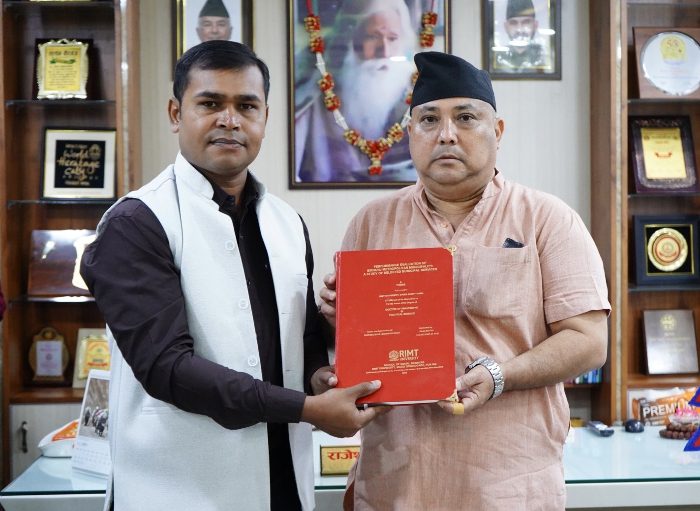 पीएचडी उपाधि हासिल गरेका बैठालाई वीरगंज महानगरको सम्मान