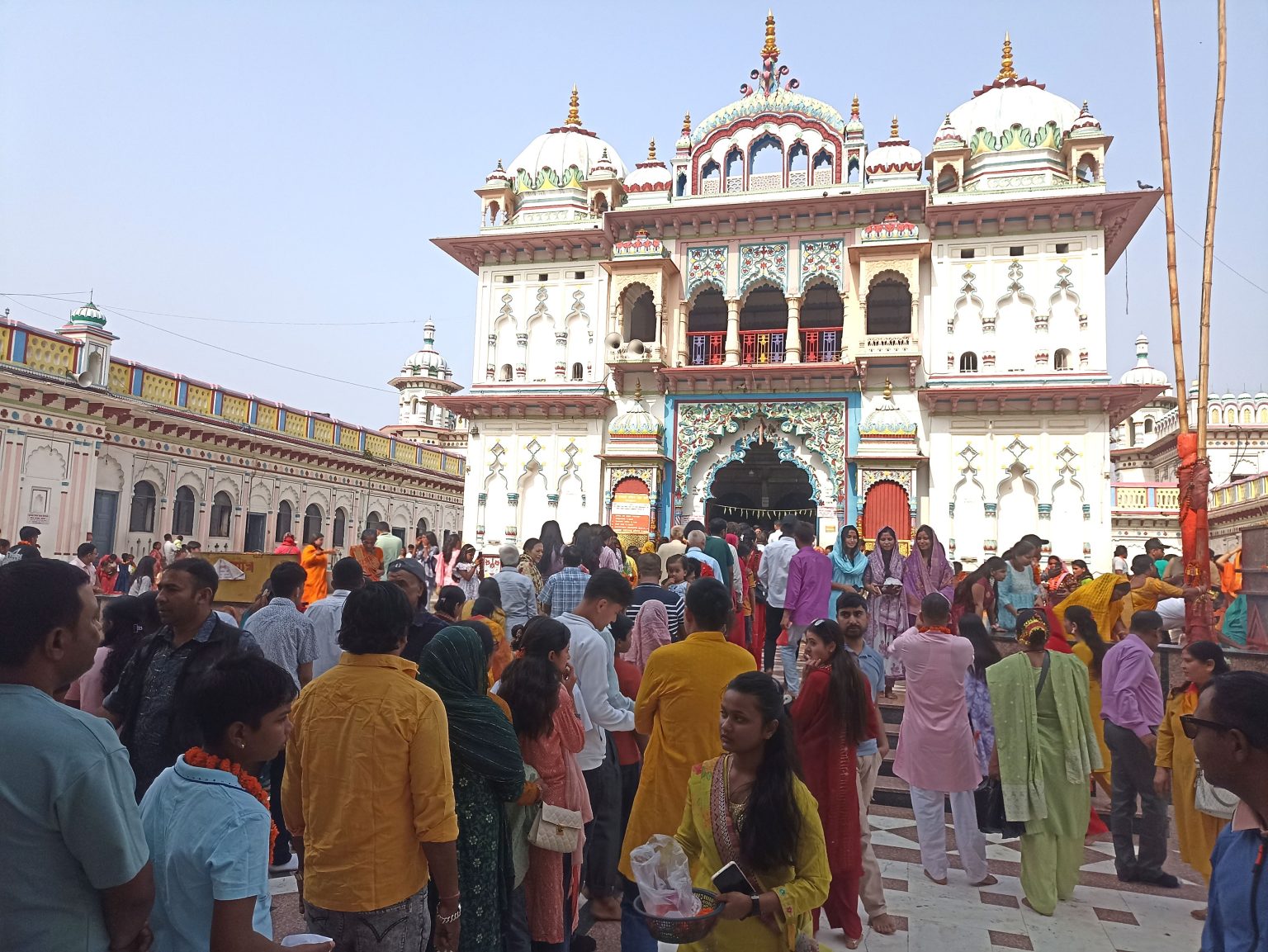 जानकी मन्दिरमा भक्तजनको घुइँचो
