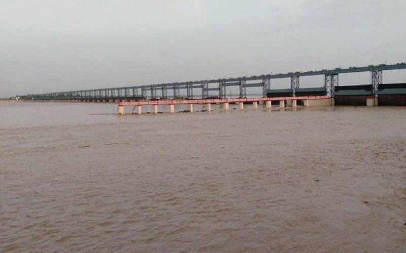 सप्तकोशी नदीका २३ वटा ढोका खुला : पानीको वहाव उच्च