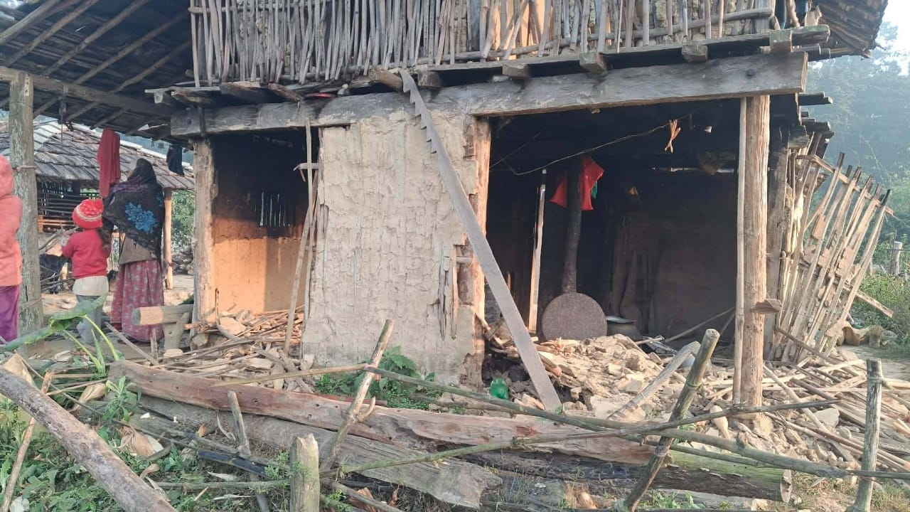 लहानमा जङ्गली हात्तीको वितण्डा, पाँच घर भत्कायो